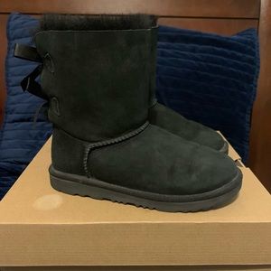 UGG black boots for girl. Size 4